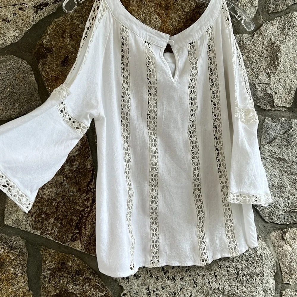 BKEred White Cold Shoulder 3/4 Sleeve Top - Picture 7 of 8
